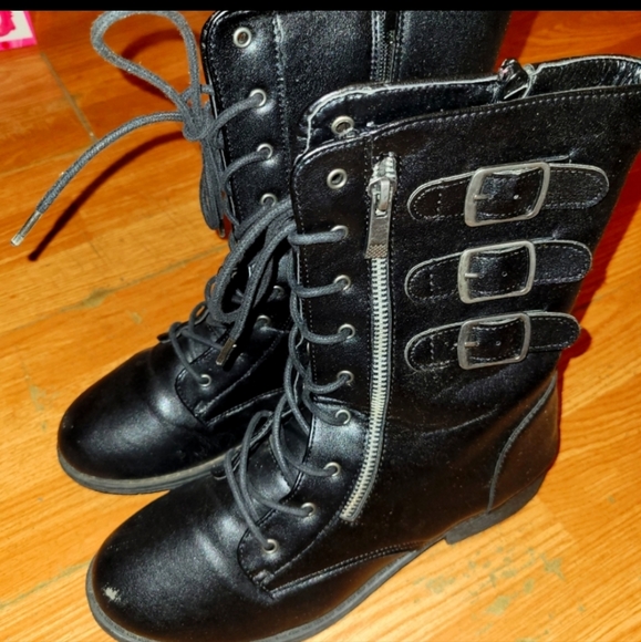 Boot - Picture 2 of 2